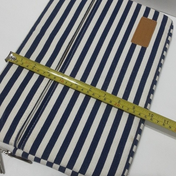 Canvas Life Striped Padded Laptop Case - Picture 7 of 7